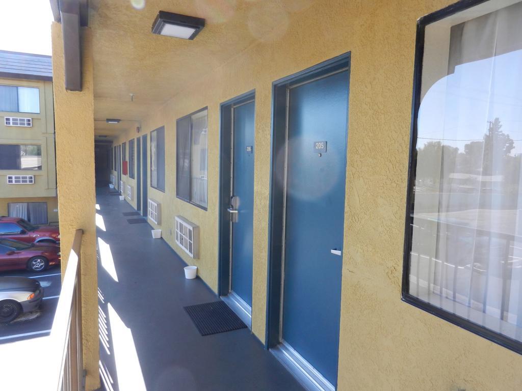 Simply Home Inn & Suites - Riverside Exterior foto